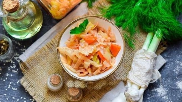 8 лучших рецептов маринованных кабачков с капустой на зиму